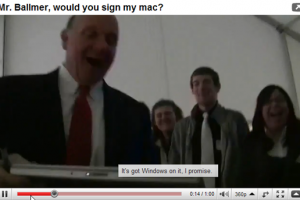 Steve Ballmer de Microsoft firmando un Mac [v&iacute;deo]